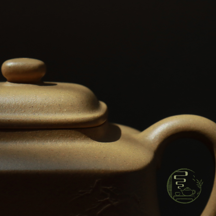 Ấm Tử Sa Phương Chu.