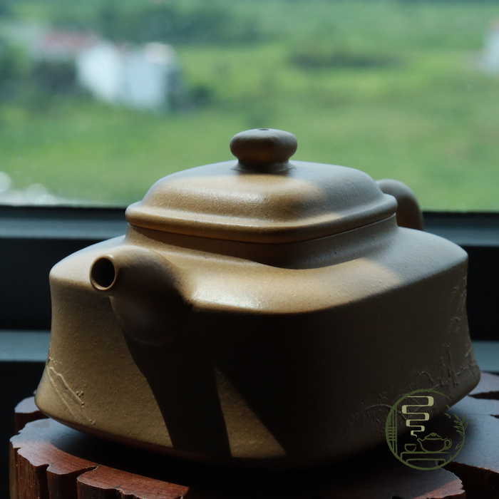 Ấm Tử Sa Phương Chu.