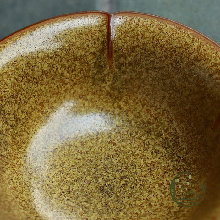 Chén Sứ Long Tuyền Trà Mạt Lưu Hương.