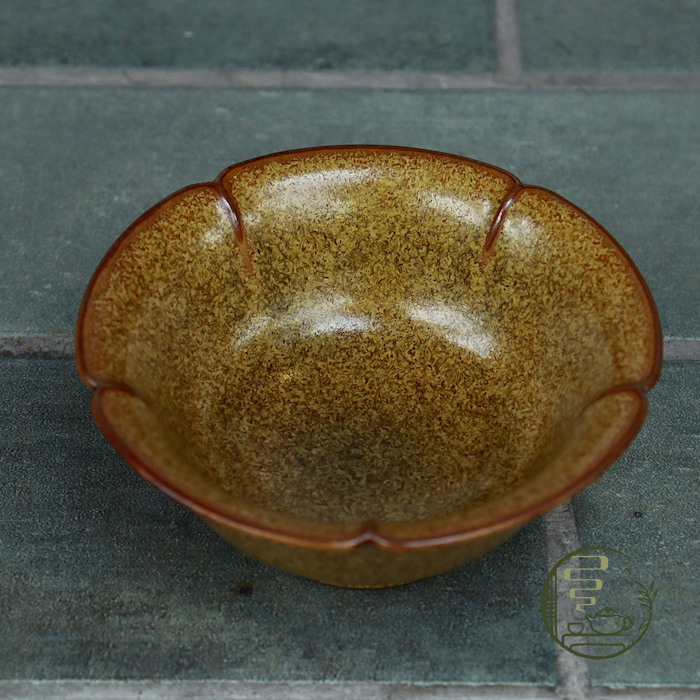 Chén Sứ Long Tuyền Trà Mạt Lưu Hương.